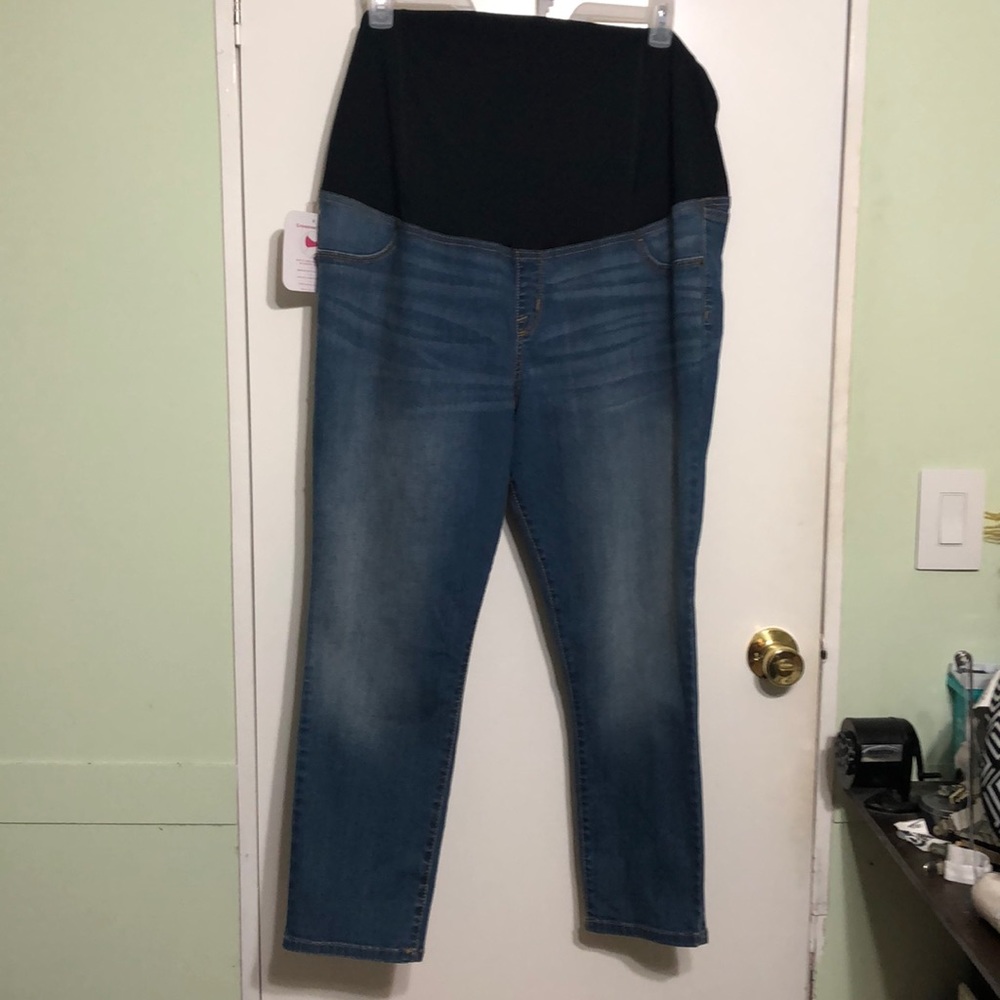 Isabel maternity jeans.
